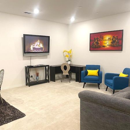 Private Lux Apartment In A New Community Fontana Exteriör bild