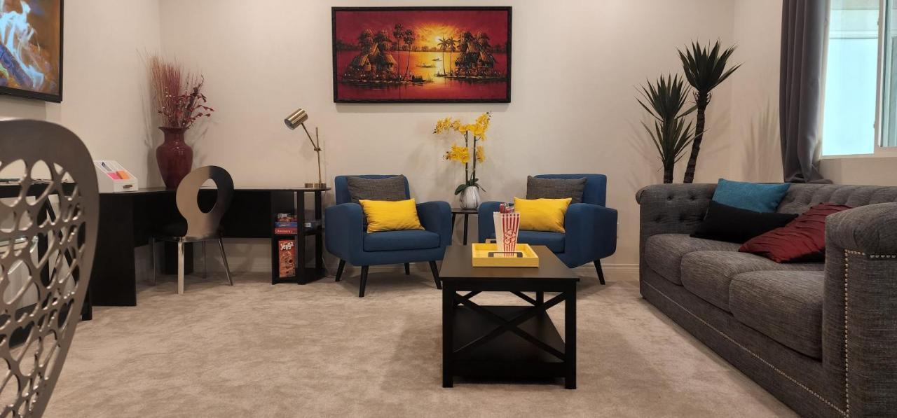 Private Lux Apartment In A New Community Fontana Exteriör bild