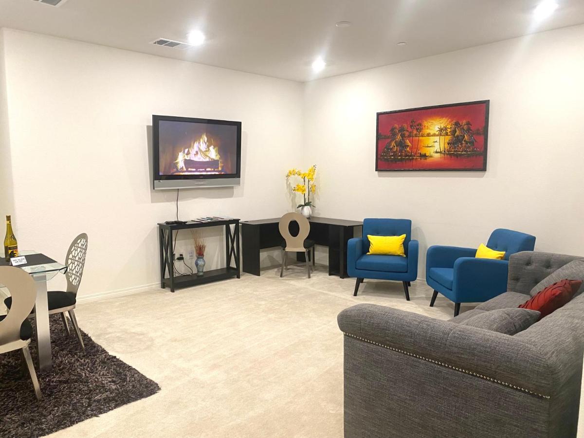 Private Lux Apartment In A New Community Fontana Exteriör bild