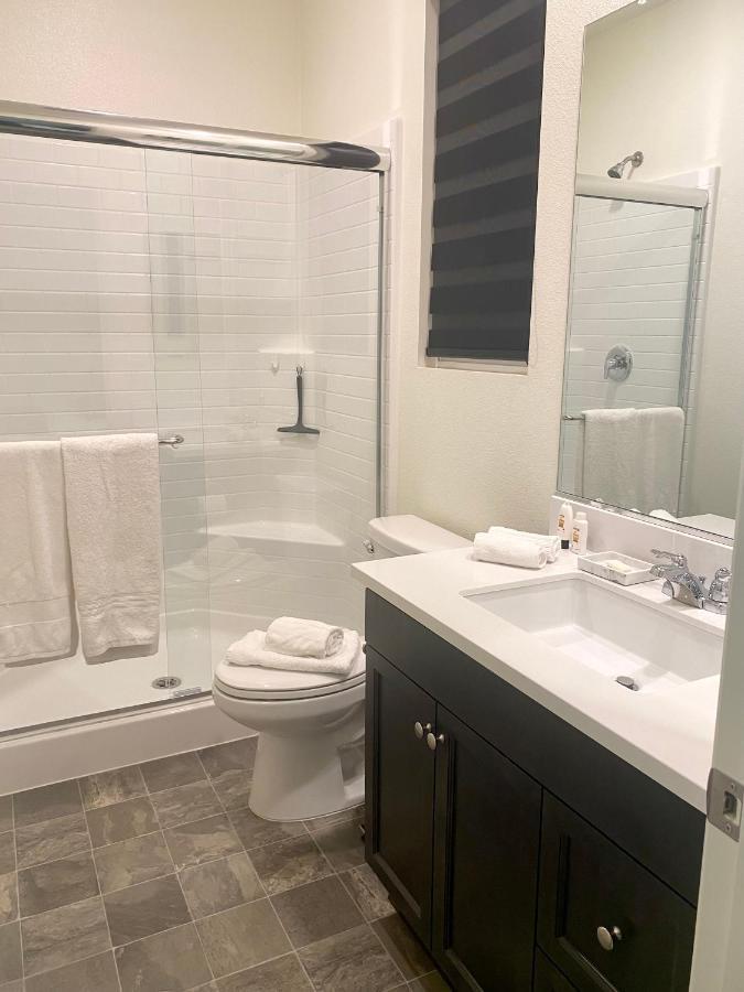 Private Lux Apartment In A New Community Fontana Exteriör bild